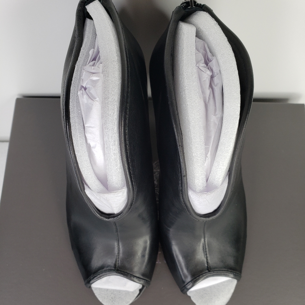 Vince Camuto Amber Black Leather Peep Toe Back Zip High Heel Boots Sz 6M. - Picture 5 of 10